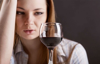 Женский алкоголизм: особенности, лечение, прогноз